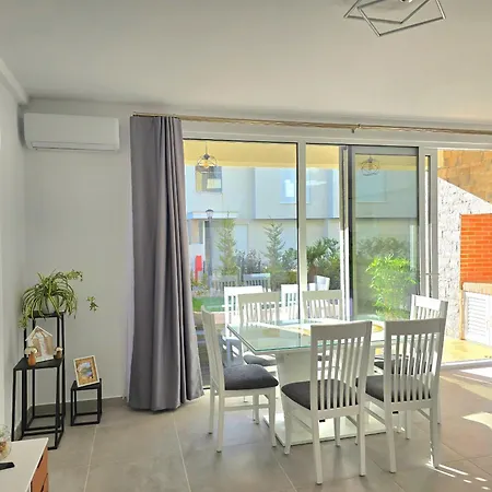 Lalzit Bay Hideaway 299 *