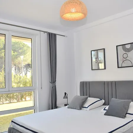 Lalzit Bay Hideaway 299 דירה