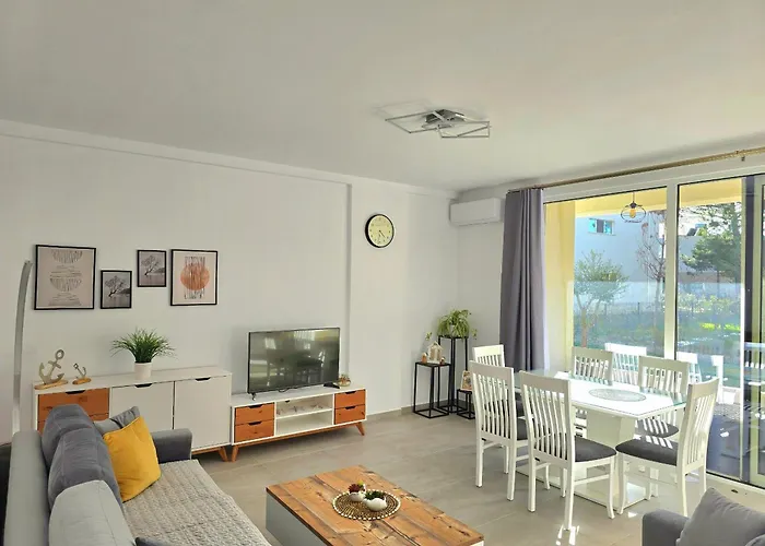 Lalzit Bay Hideaway 299 アパート Plazhi San Pietro