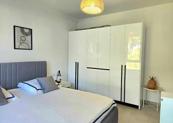 Lalzit Bay Hideaway 299 アパート Plazhi San Pietro