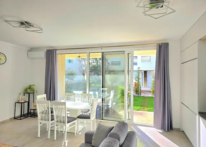 Lalzit Bay Hideaway 299 *